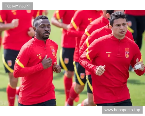 中国U16国少球员行李大揭秘 揭开备战之路的秘密装备与生活必需品 中国U16国少球员行李大揭秘 揭开备战之路的秘密装备与生活必需品