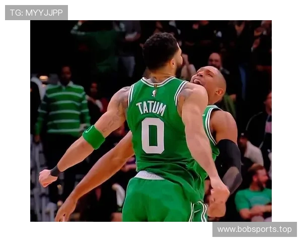 塔图姆关键时刻沉稳发挥充分彰显比赛阅历日益成熟全面成长势头劲